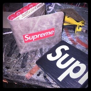 Supreme wallet black and white!